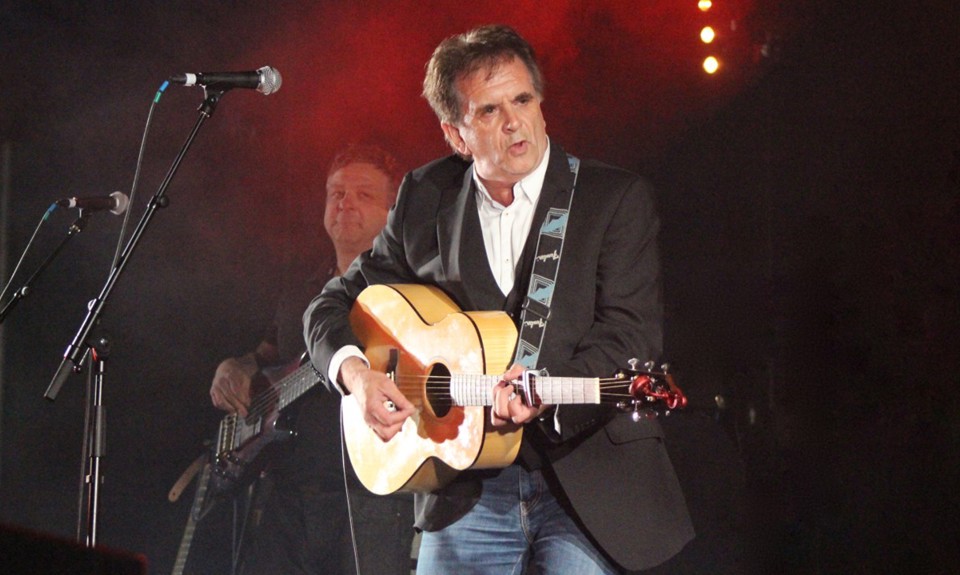 Donnie Munro of Runrig performing on stage at EDF