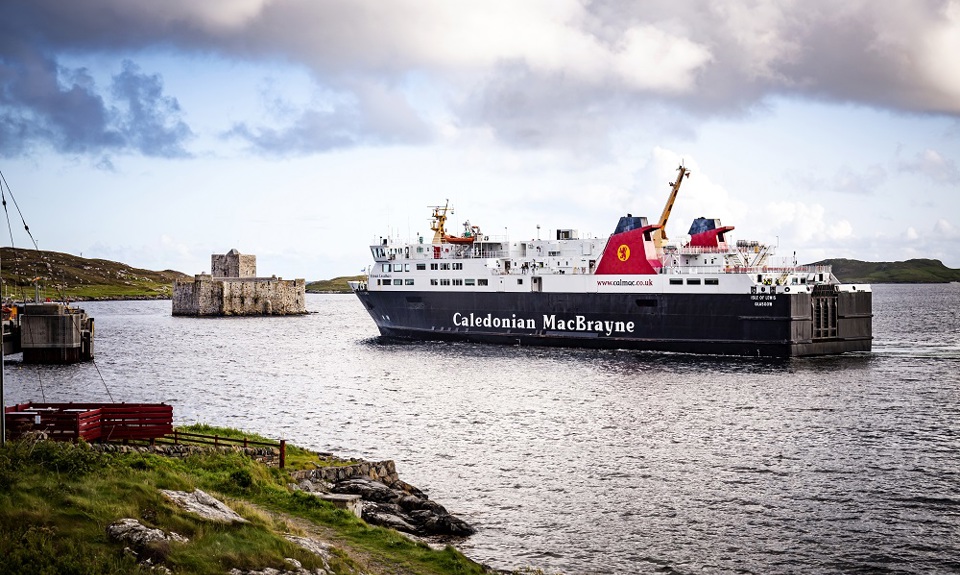 MV Isle of Lewis sailing past Kisimul Castle