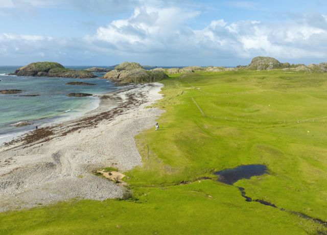 An image of a golf course in Iona next to the sea. Wild golfing on Iona